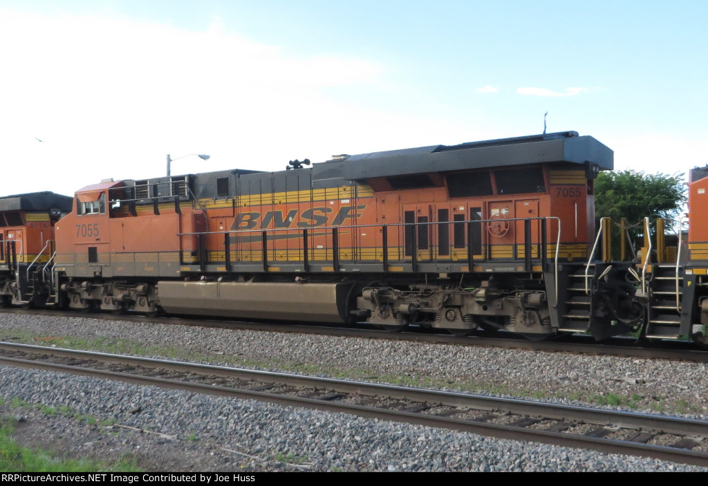 BNSF 7055